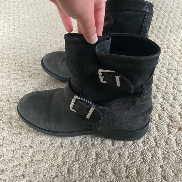 Black suede Vince Camuto booties - Picture 4 of 6